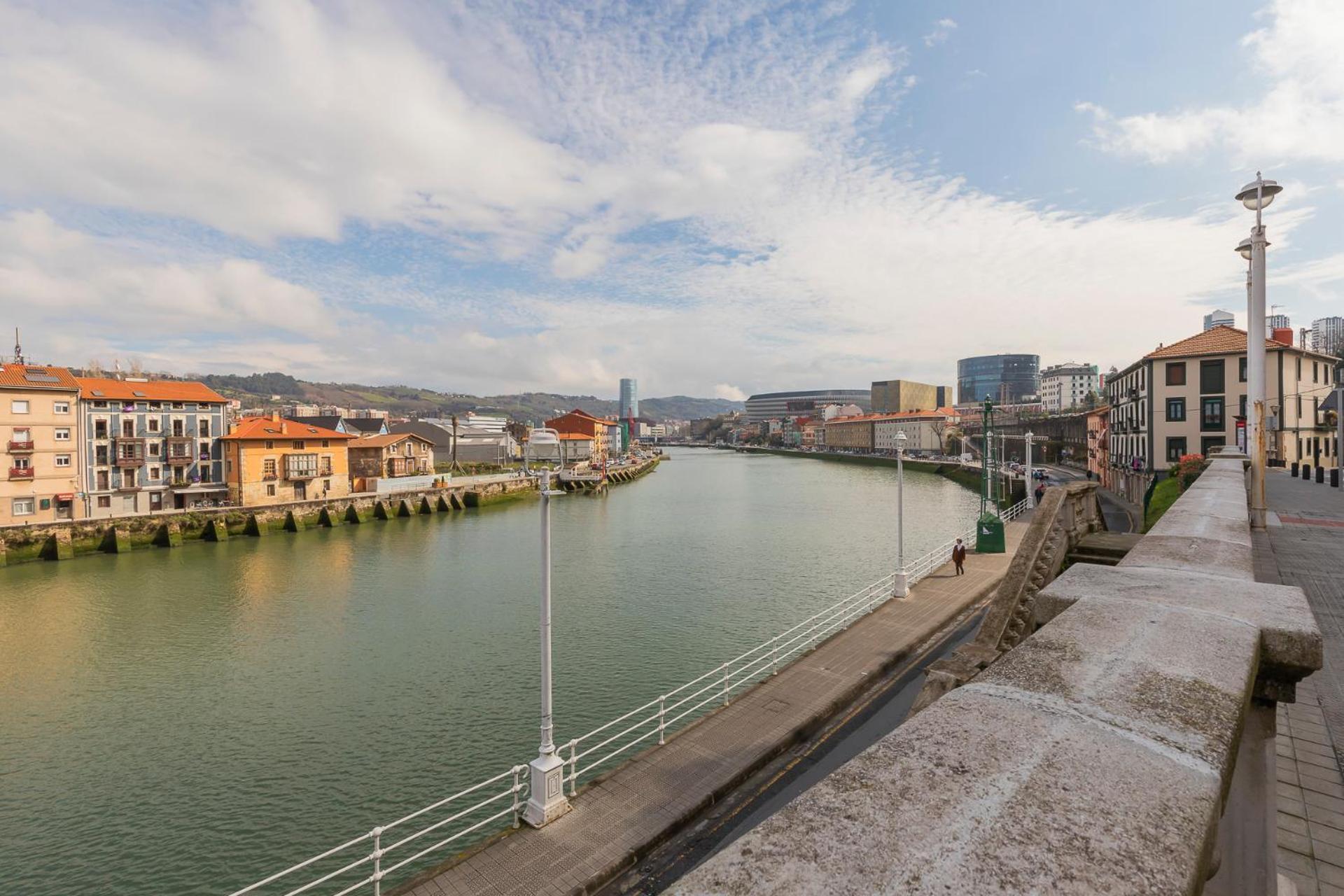 Akomodat En Apartamento Luminoso Junto Al Paseo De La Ria Bilbao Eksteriør bilde