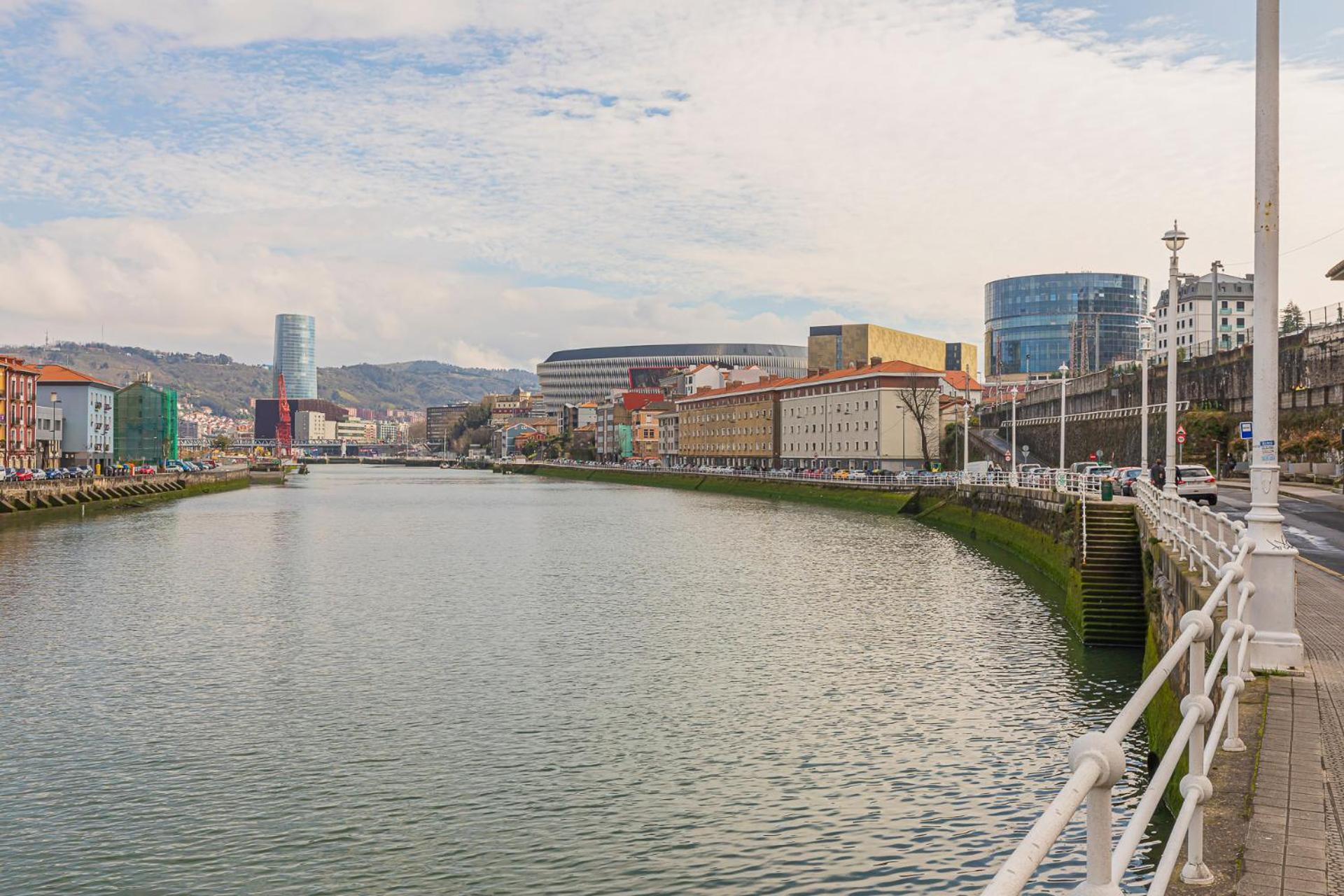 Akomodat En Apartamento Luminoso Junto Al Paseo De La Ria Bilbao Eksteriør bilde